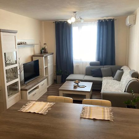 2 Rooms Apartment In 米哈洛夫采 外观 照片